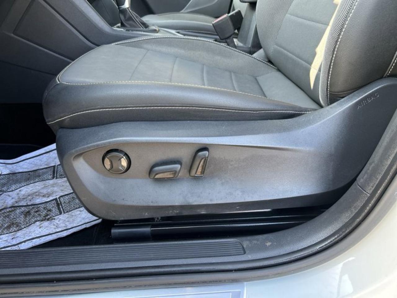 2024 Volkswagen Taos Comfortline | Remote Start | Panoramic Roof | Leather Seats Photo