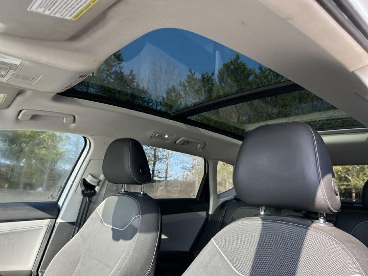 2024 Volkswagen Taos Comfortline | Remote Start | Panoramic Roof | Leather Seats Photo