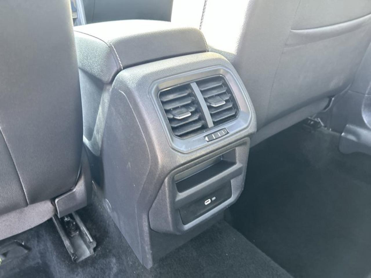 2024 Volkswagen Taos Comfortline | Remote Start | Panoramic Roof | Leather Seats Photo