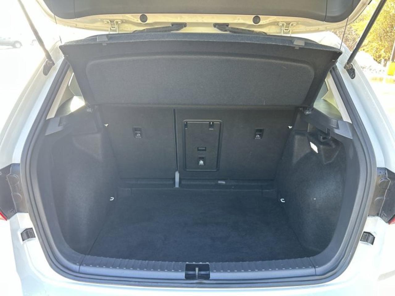 2024 Volkswagen Taos Comfortline | Remote Start | Panoramic Roof | Leather Seats Photo