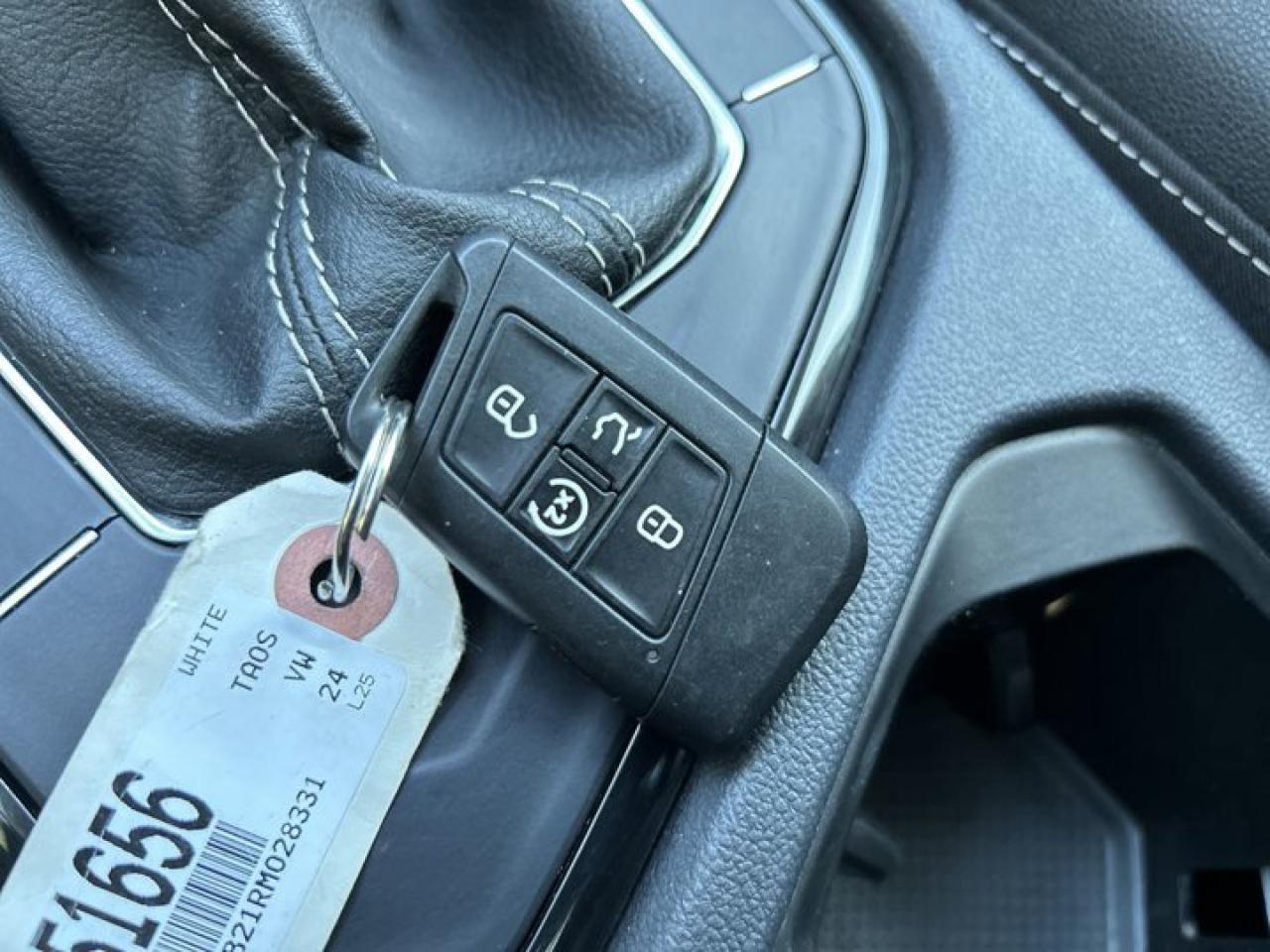 2024 Volkswagen Taos Comfortline | Remote Start | Panoramic Roof | Leather Seats Photo