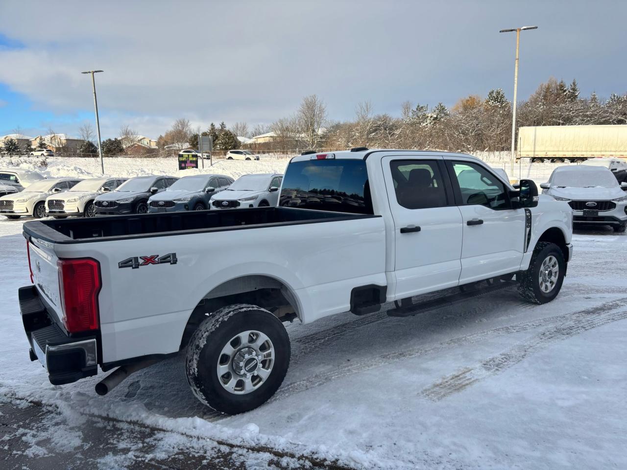 2024 Ford F-250 4X4, CREW CAB, 7.3L GAS ENGINE, XLT TRIM! Photo4