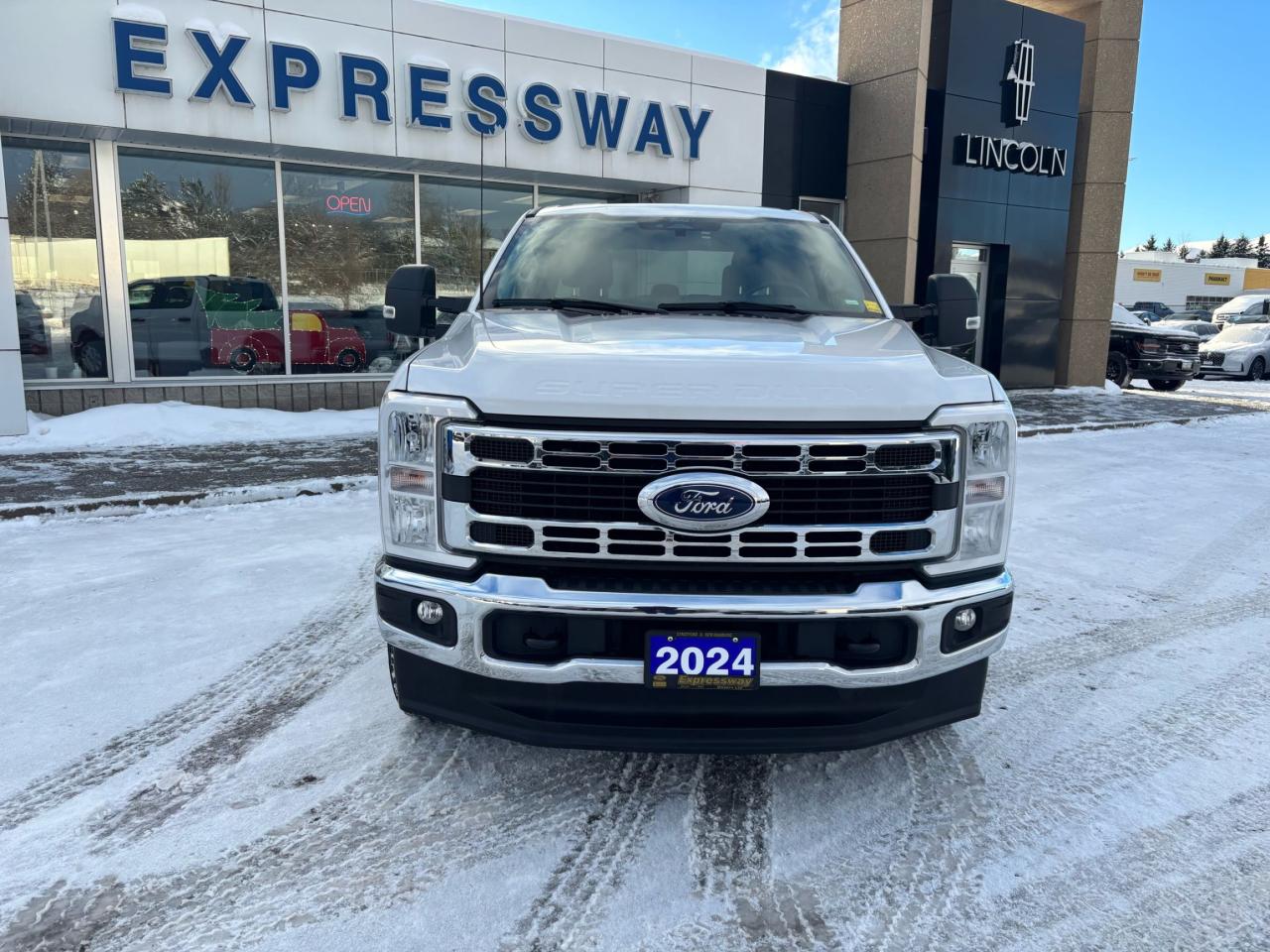 2024 Ford F-250 4X4, CREW CAB, 7.3L GAS ENGINE, XLT TRIM! Photo