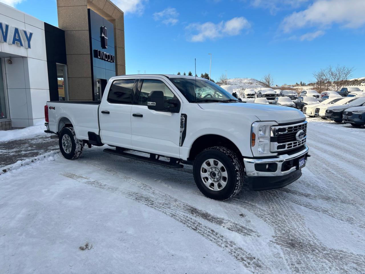 2024 Ford F-250 4X4, CREW CAB, 7.3L GAS ENGINE, XLT TRIM! Photo