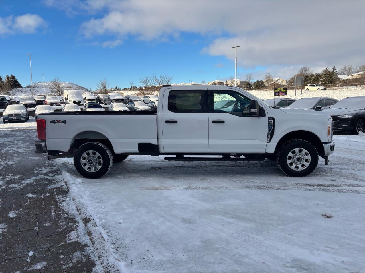2024 Ford F-250 4X4, CREW CAB, 7.3L GAS ENGINE, XLT TRIM! Photo