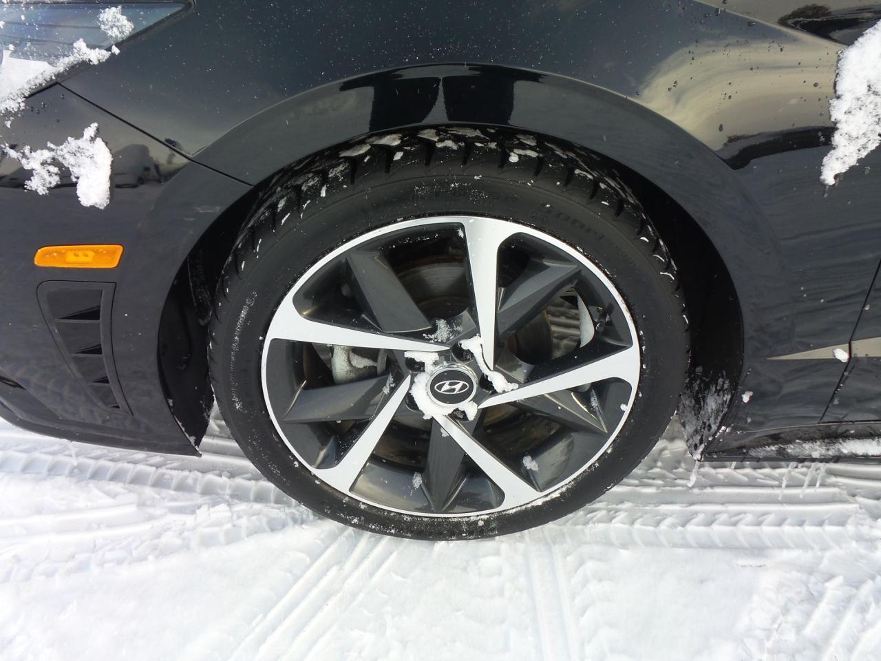 2021 Hyundai Sonata SPORT, HEATED SEATS, 19" RIMS, MOONROOF! Photo