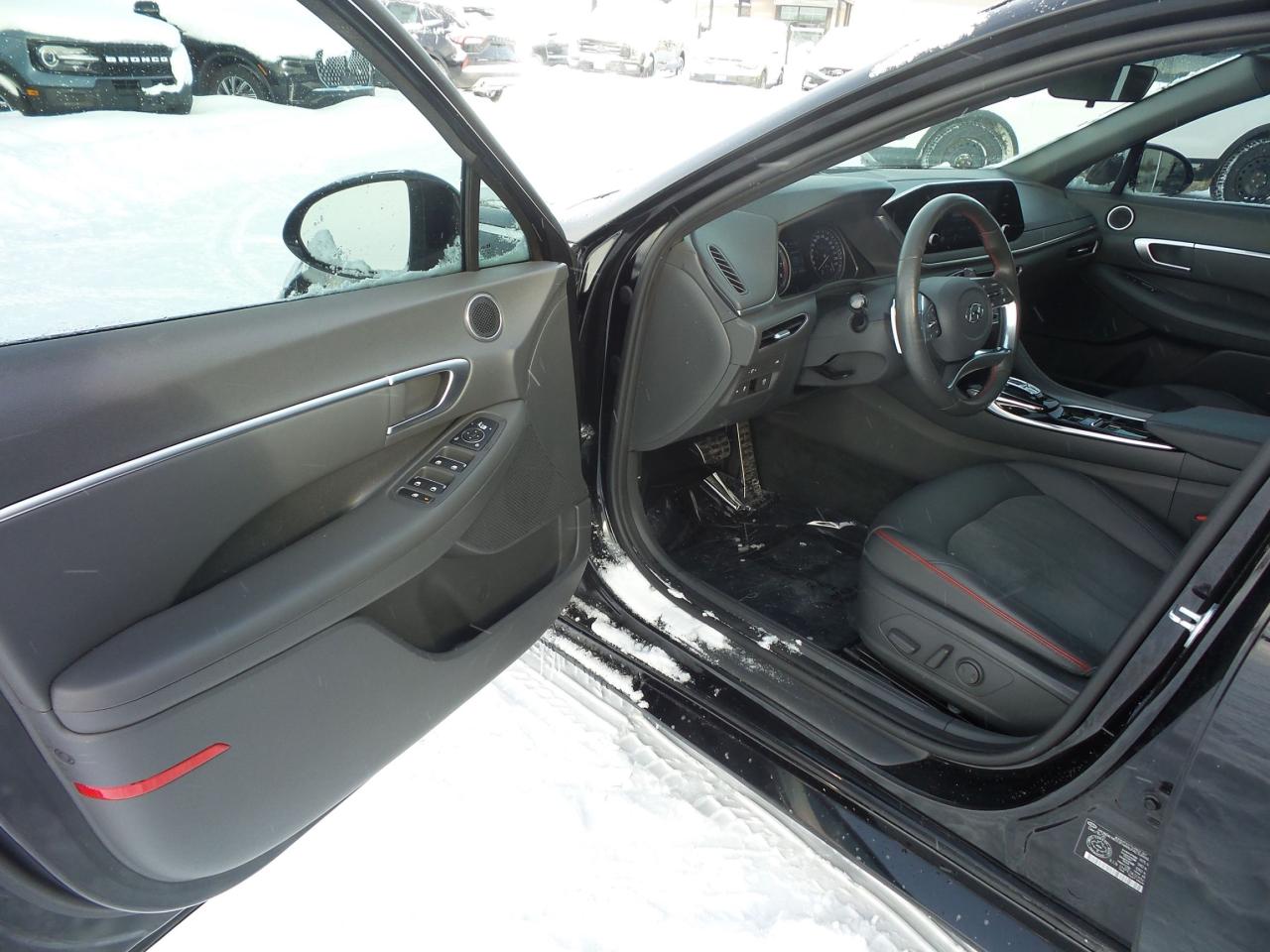 2021 Hyundai Sonata SPORT, HEATED SEATS, 19" RIMS, MOONROOF! Photo