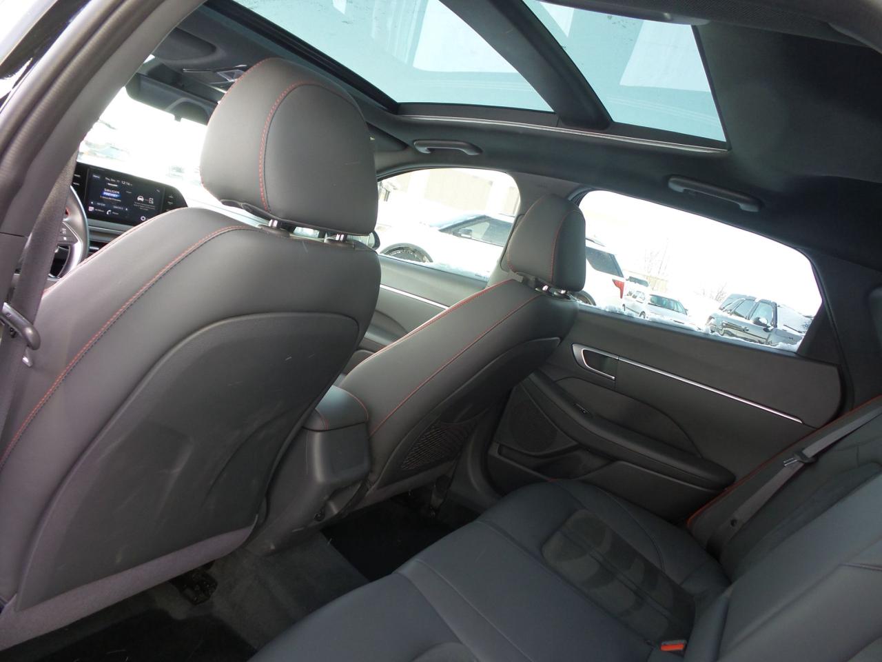 2021 Hyundai Sonata SPORT, HEATED SEATS, 19" RIMS, MOONROOF! Photo