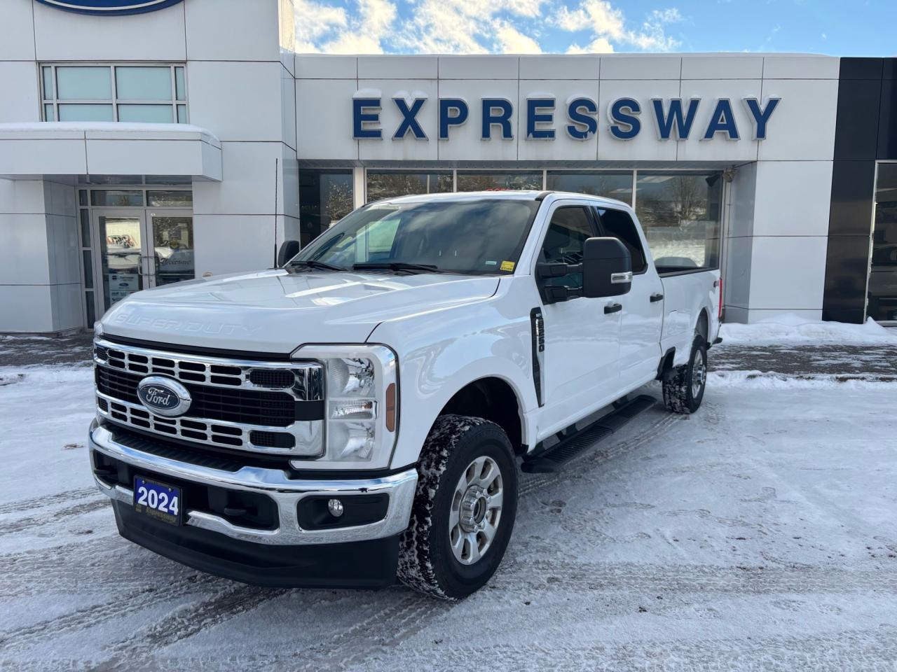 Used 2024 Ford F-250 4X4, CREW CAB, 7.3L GAS ENGINE, XLT TRIM! for sale in New Hamburg, ON
