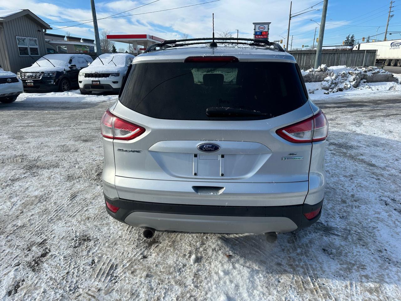 2013 Ford Escape SE, 4 CYL, ONLY 70,000KMS, LEATHER, SUNROOF, CERT - Photo #4