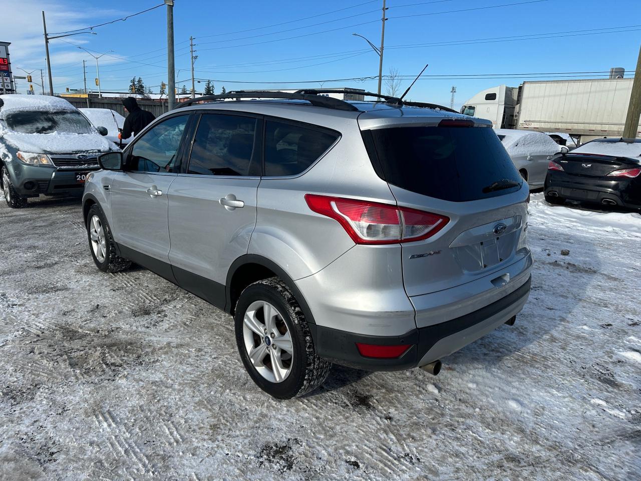 2013 Ford Escape SE, 4 CYL, ONLY 70,000KMS, LEATHER, SUNROOF, CERT - Photo #3