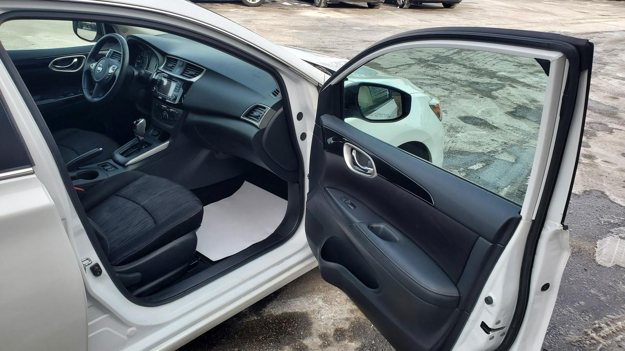 2018 Nissan Sentra SV-SUNROOF-HEATED SEATS-BACK UP CAMERA Photo