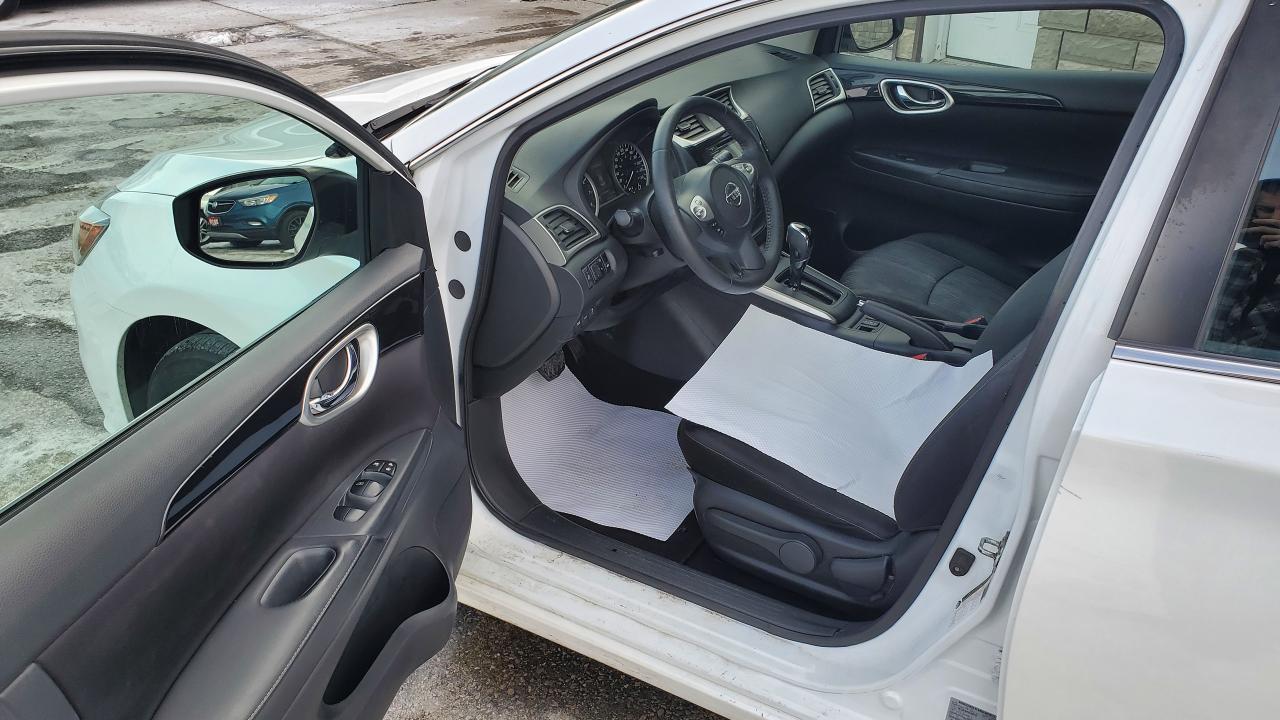 2018 Nissan Sentra SV-SUNROOF-HEATED SEATS-BACK UP CAMERA Photo
