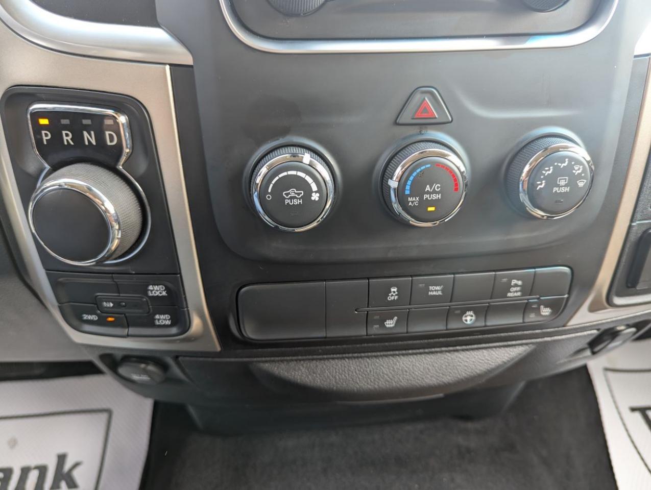 2020 RAM 1500 Classic SLT 4x4 Crew Cab 5'7" Box/CONQUER ANY TERRAIN!! Photo