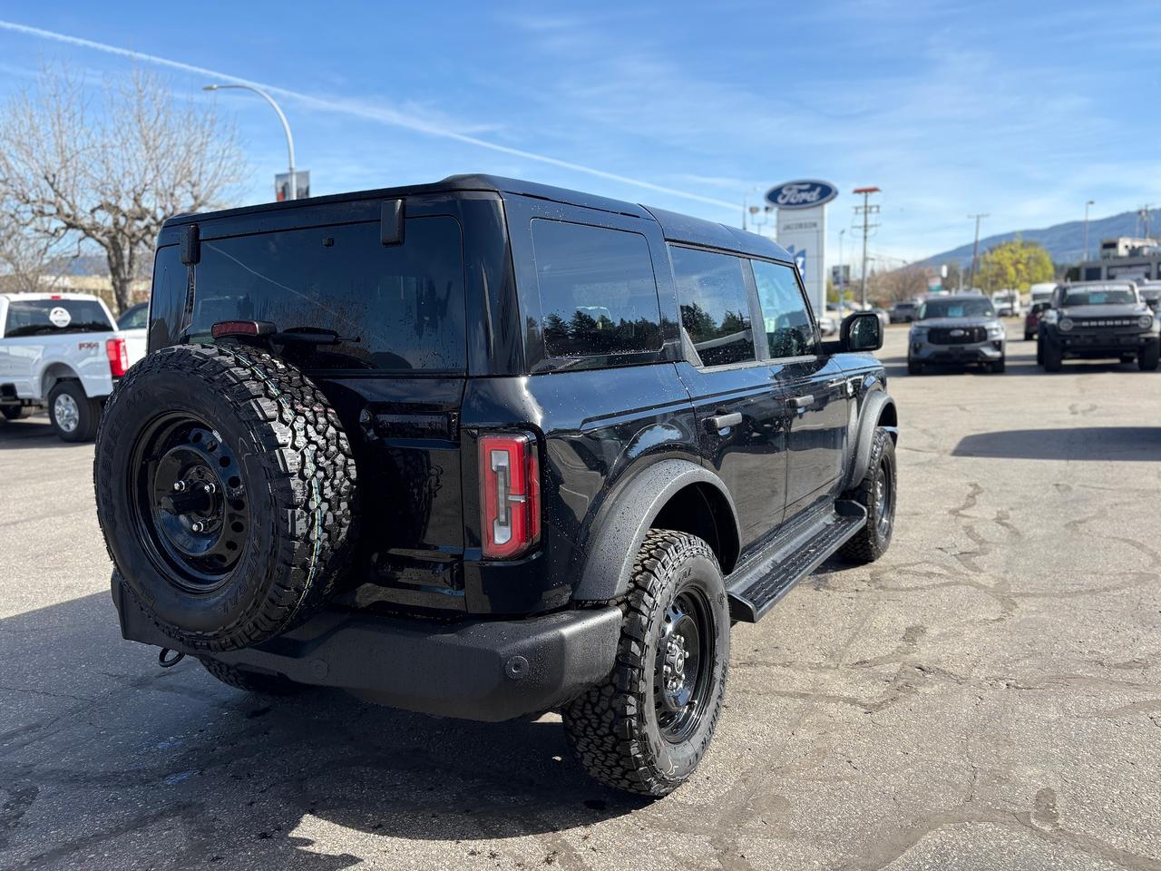 2026 Ford Bronco Outer Banks Photo4