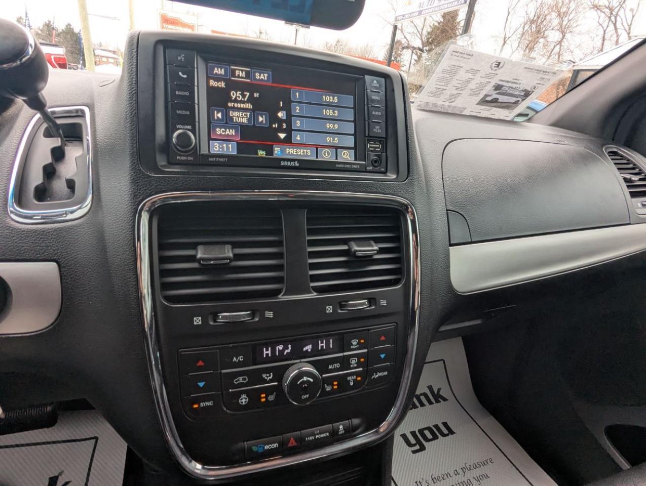 2017 Dodge Grand Caravan GT 7 PASSENGER WITH LEATHER SEATS!! Photo