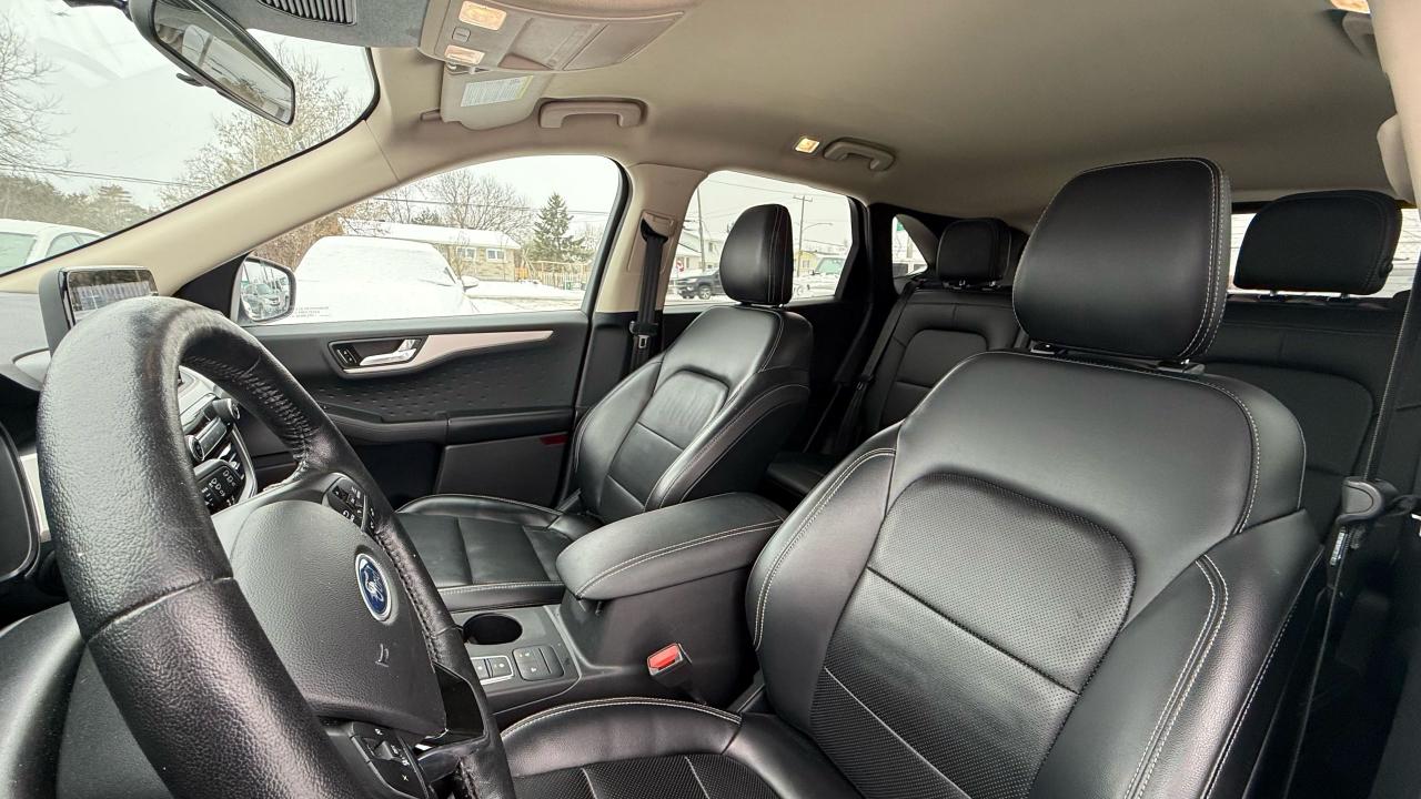 2020 Ford Escape SEL - Photo #9