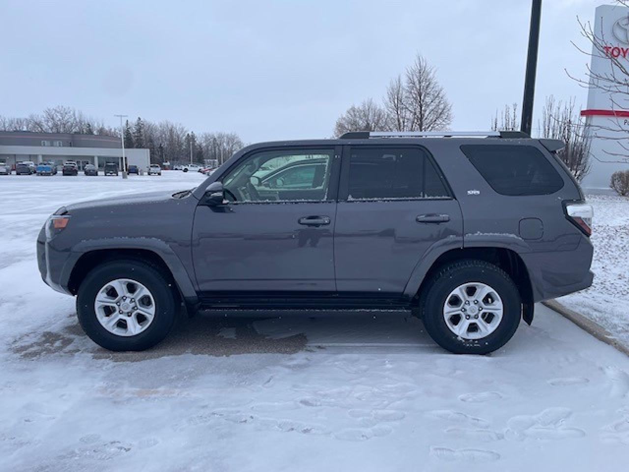 2021 Toyota 4Runner SR5 Photo1