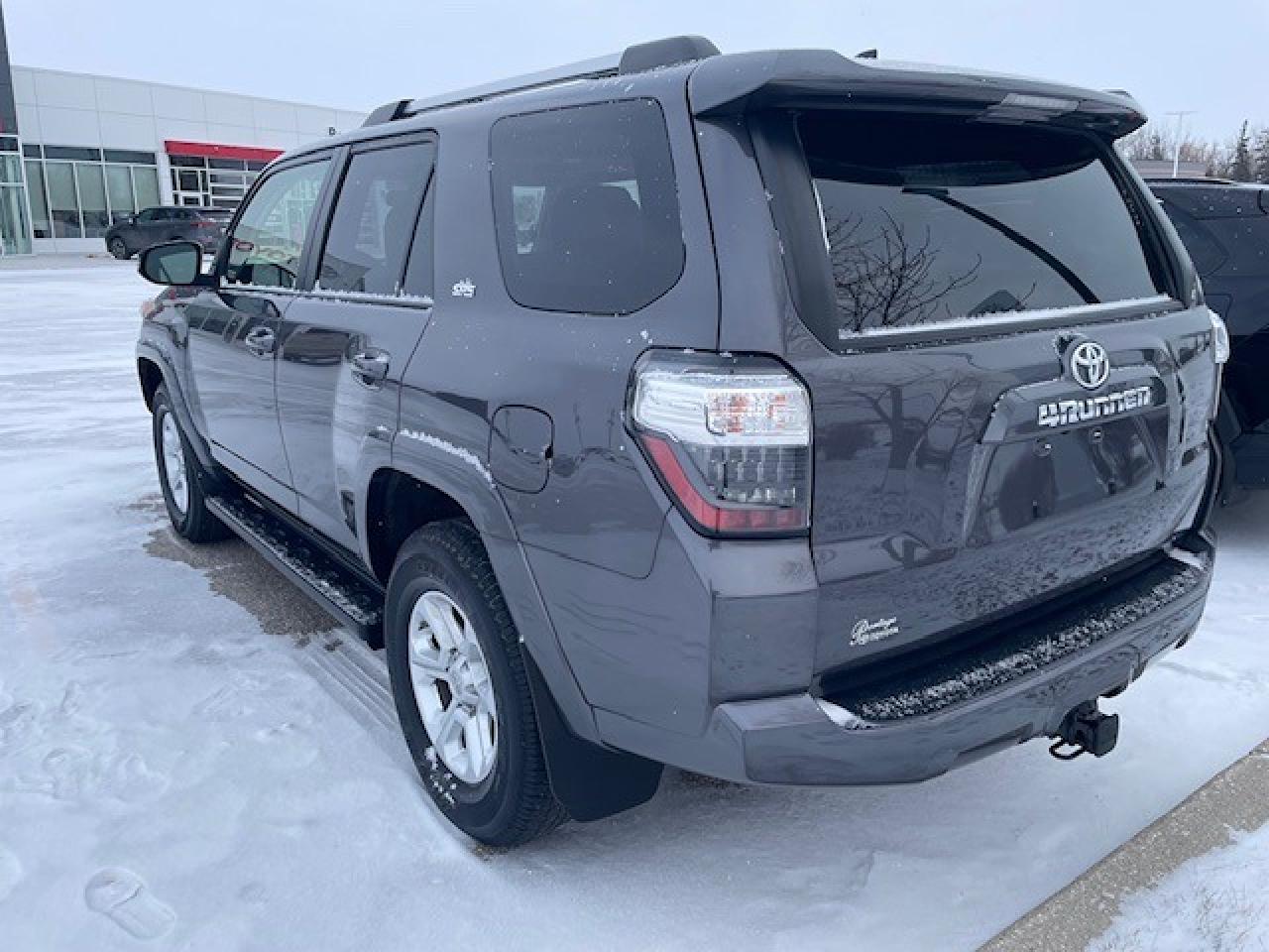 2021 Toyota 4Runner SR5 Photo2