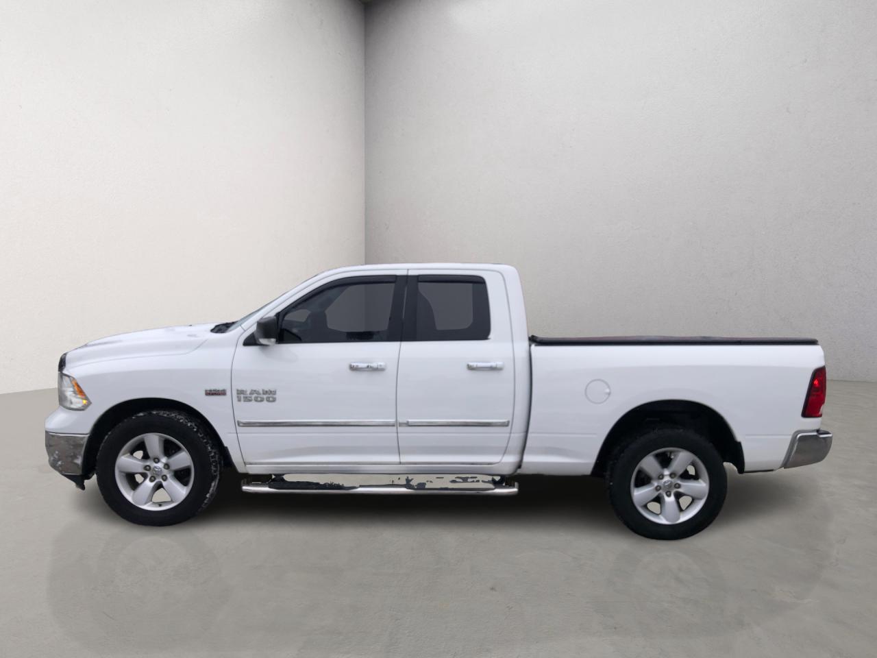 2017 RAM 1500 SLT / B.CAM / H.SEATS / 6 PASSENGER Photo3