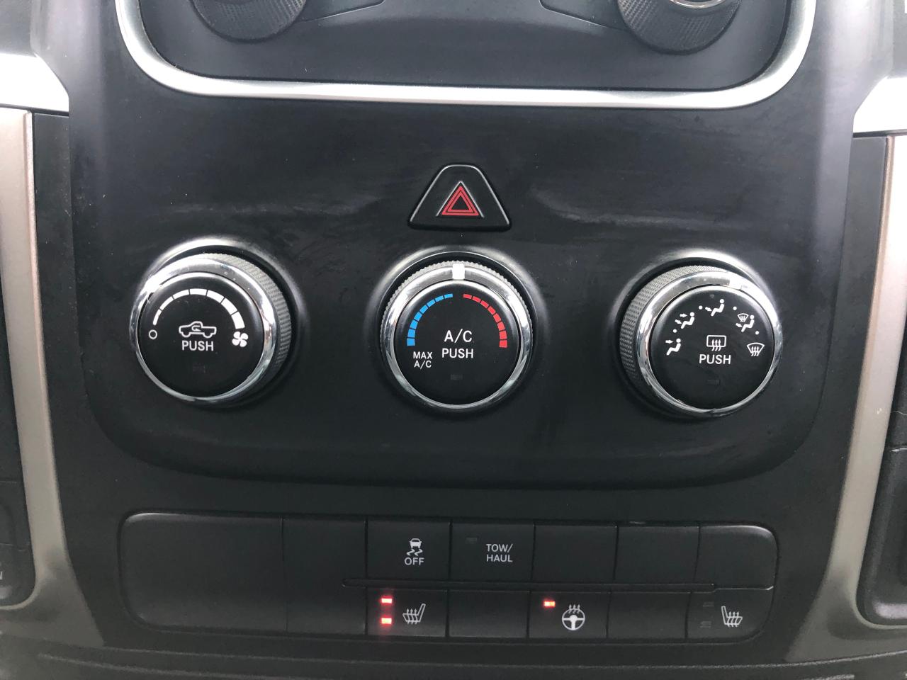 2017 RAM 1500 SLT / B.CAM / H.SEATS / 6 PASSENGER Photo36