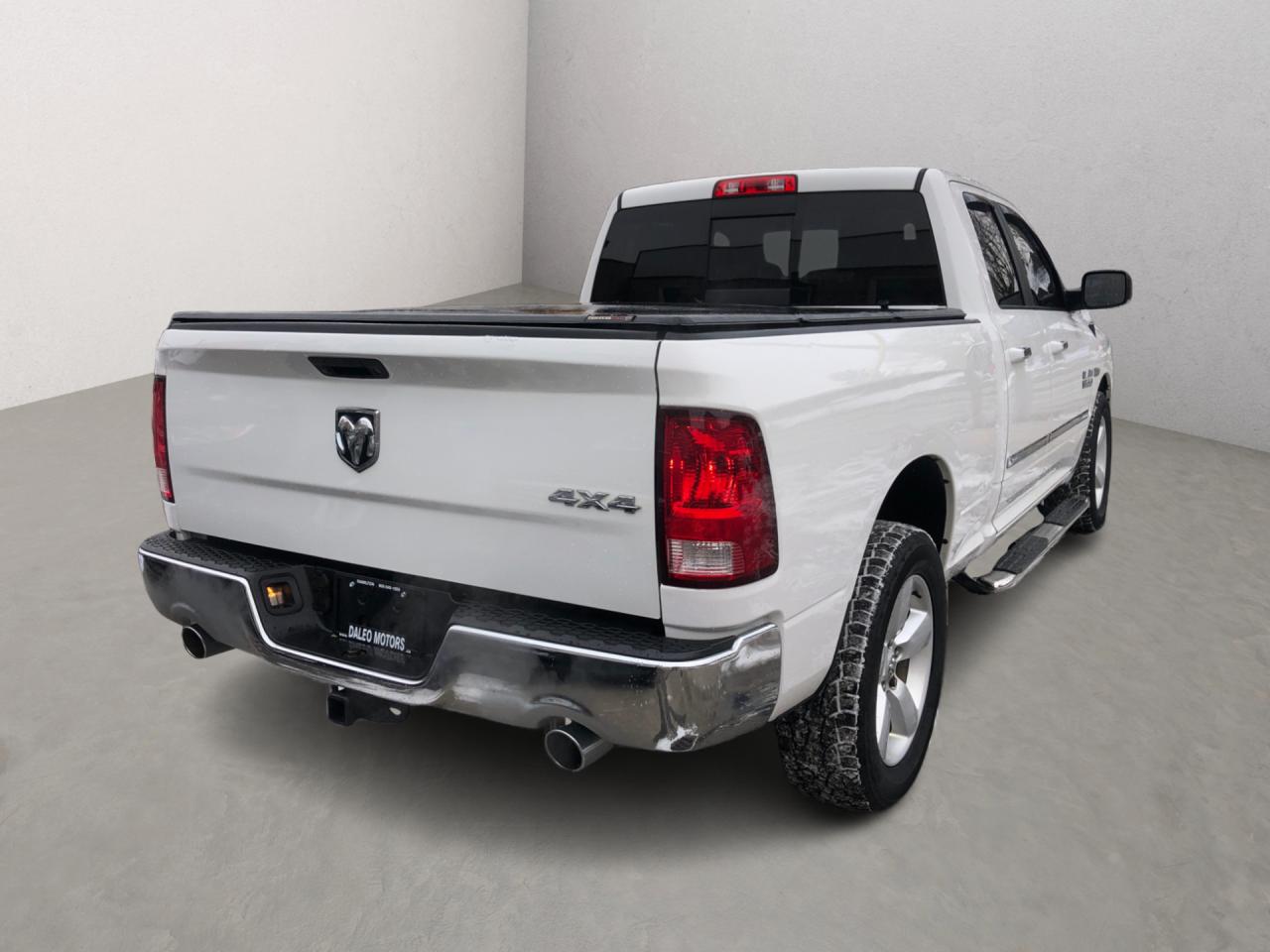 2017 RAM 1500 SLT / B.CAM / H.SEATS / 6 PASSENGER Photo5