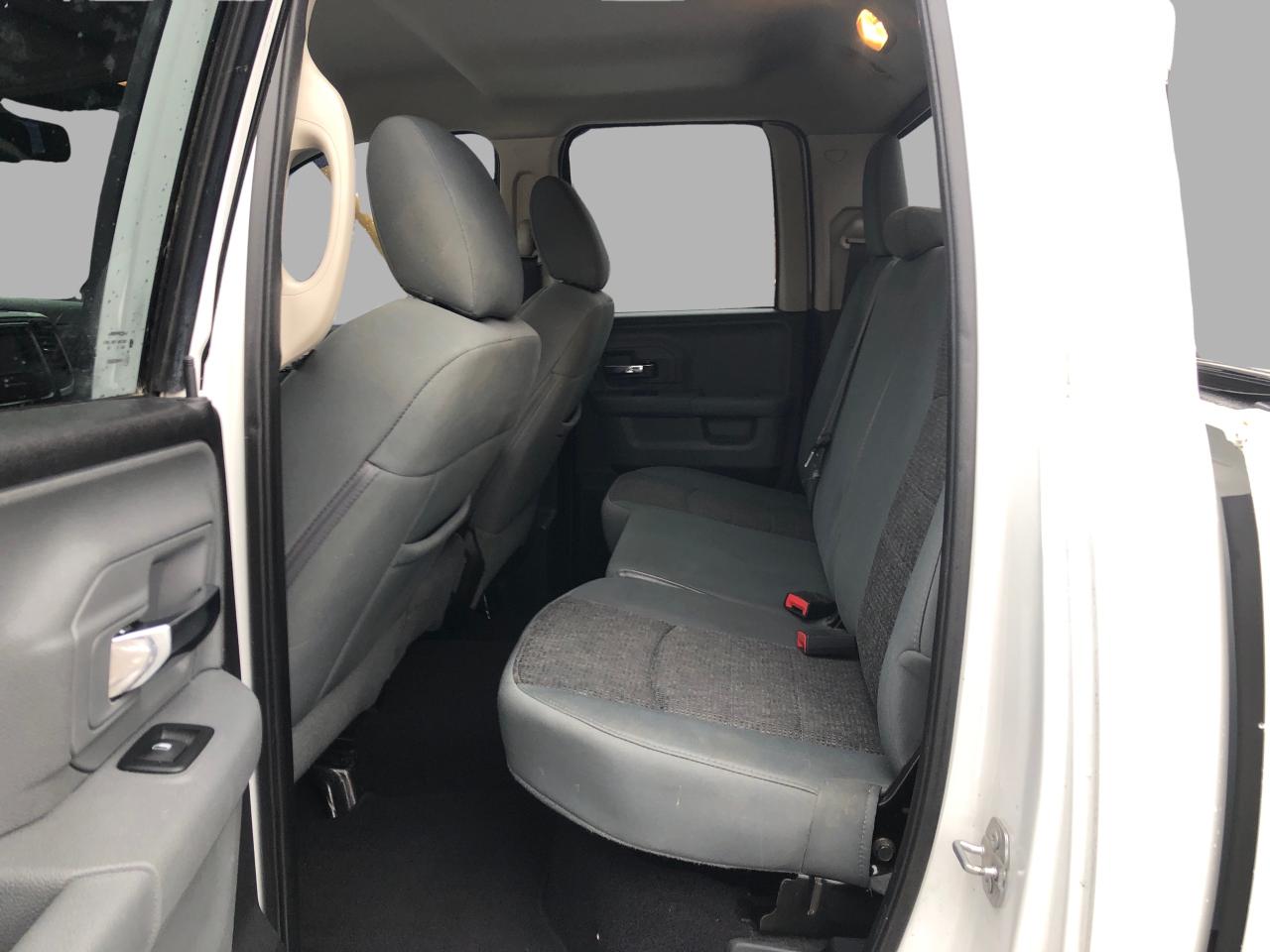 2017 RAM 1500 SLT / B.CAM / H.SEATS / 6 PASSENGER Photo10