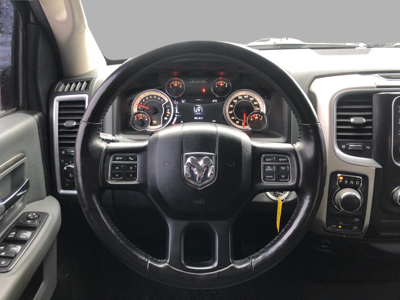 2017 RAM 1500 SLT / B.CAM / H.SEATS / 6 PASSENGER Photo12