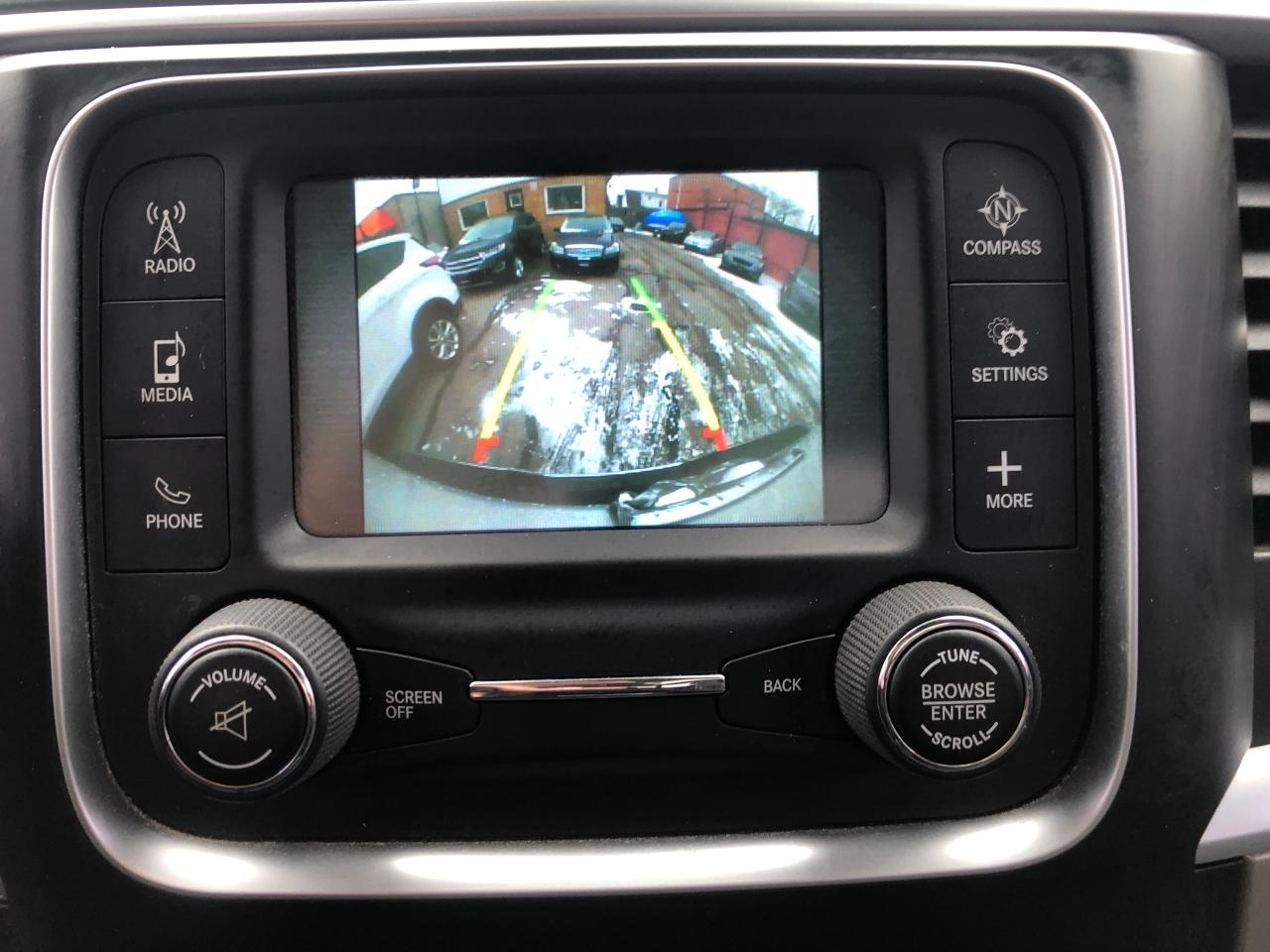 2017 RAM 1500 SLT / B.CAM / H.SEATS / 6 PASSENGER Photo19