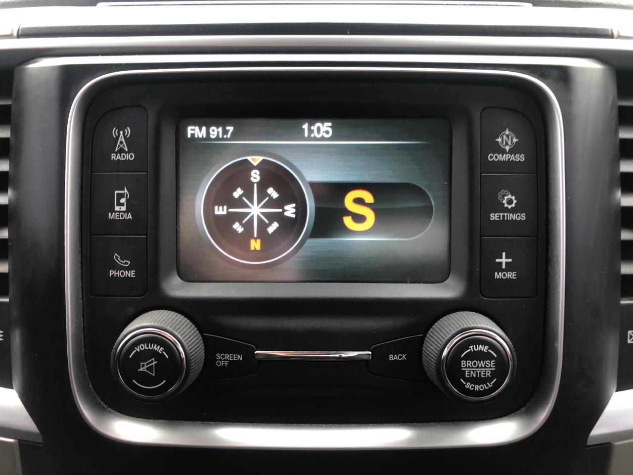 2017 RAM 1500 SLT / B.CAM / H.SEATS / 6 PASSENGER Photo38