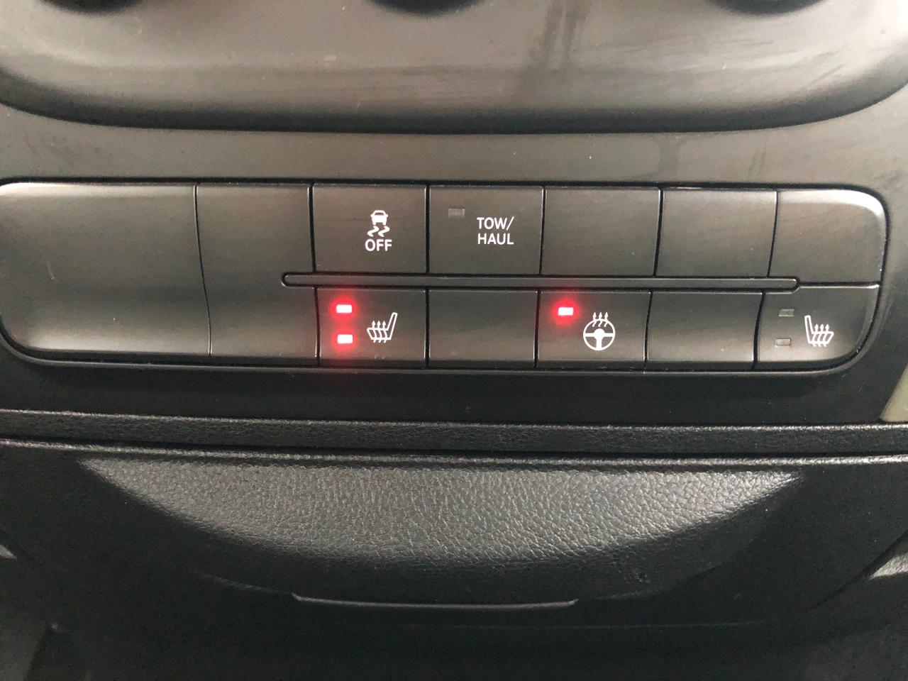 2017 RAM 1500 SLT / B.CAM / H.SEATS / 6 PASSENGER Photo15