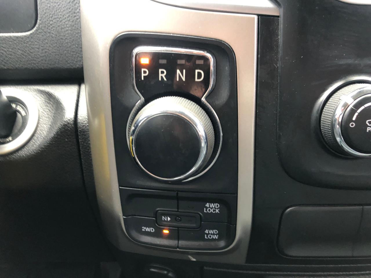 2017 RAM 1500 SLT / B.CAM / H.SEATS / 6 PASSENGER Photo14