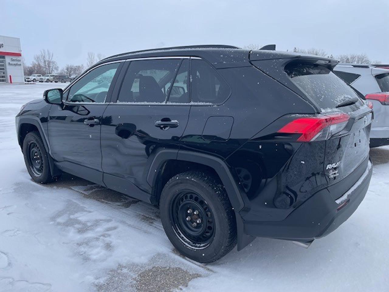 2023 Toyota RAV4  AWD XLE Photo1