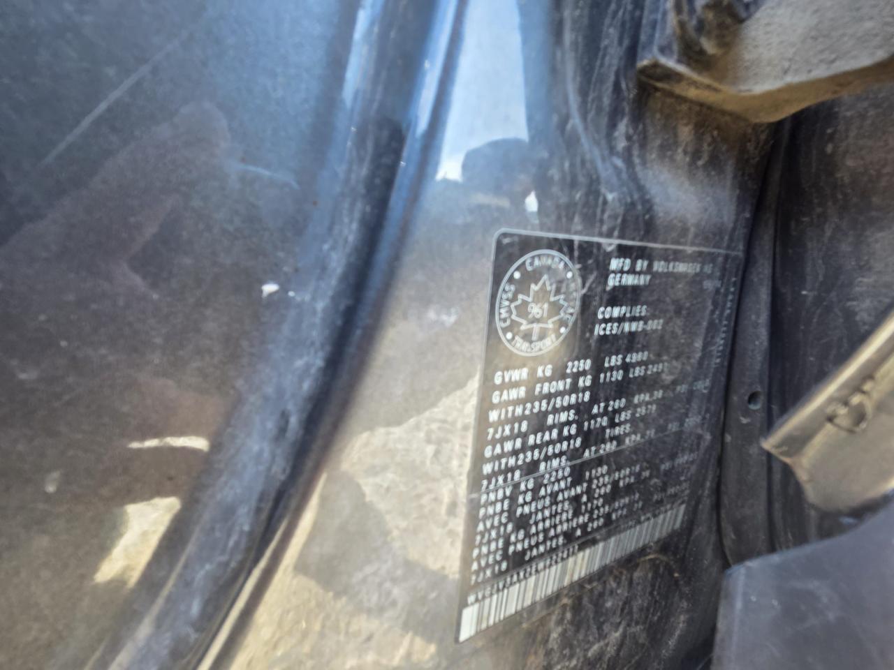 2014 Volkswagen Tiguan TRENDLINE, AUTO, 4 CYL, AUTO, VERY ROUGH, AS IS - Photo #15