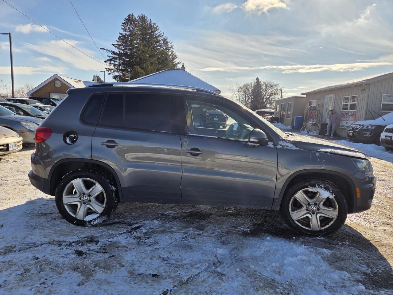 2014 Volkswagen Tiguan TRENDLINE, AUTO, 4 CYL, AUTO, VERY ROUGH, AS IS - Photo #6