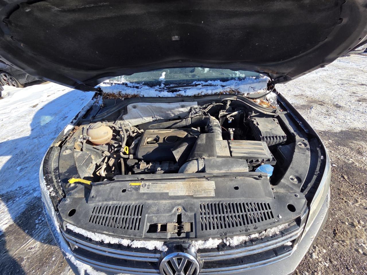 2014 Volkswagen Tiguan TRENDLINE, AUTO, 4 CYL, AUTO, VERY ROUGH, AS IS - Photo #12