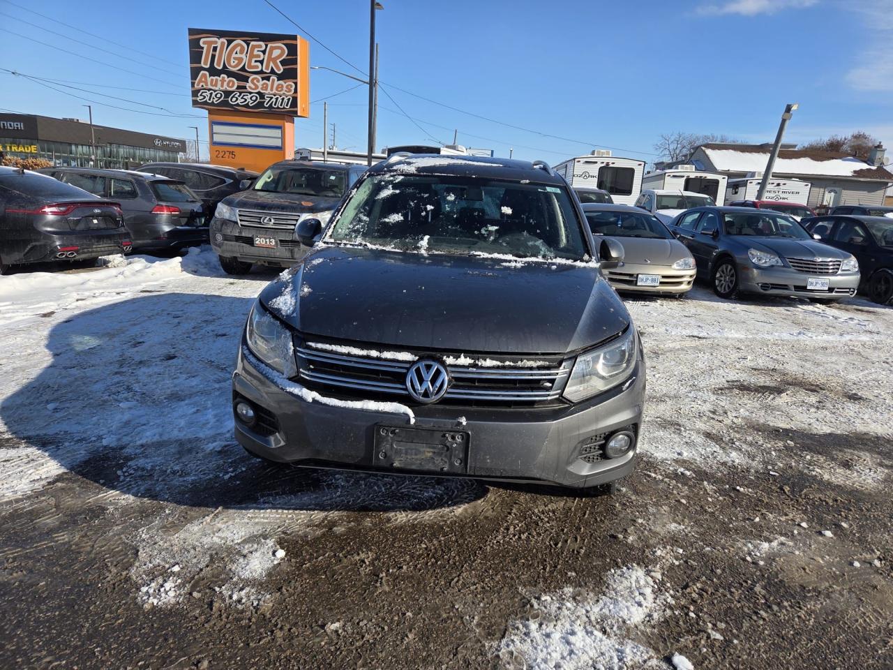 2014 Volkswagen Tiguan TRENDLINE, AUTO, 4 CYL, AUTO, VERY ROUGH, AS IS - Photo #8