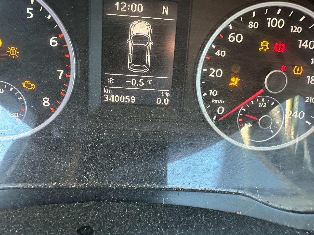 2014 Volkswagen Tiguan TRENDLINE, AUTO, 4 CYL, AUTO, VERY ROUGH, AS IS - Photo #13