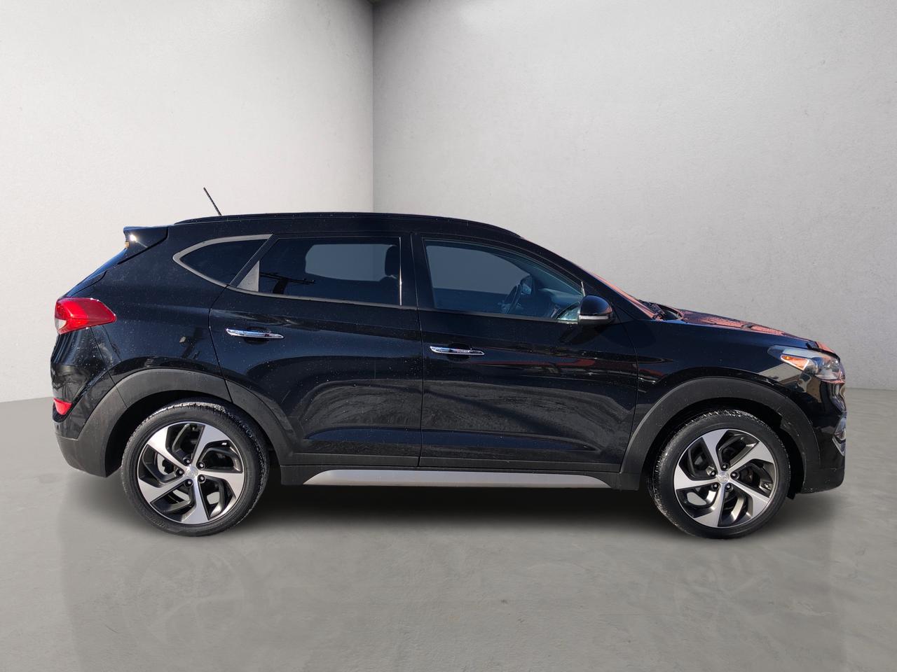 2017 Hyundai Tucson SE / LTHR / B.CAM / S.ROOF / MOONROOF Photo6