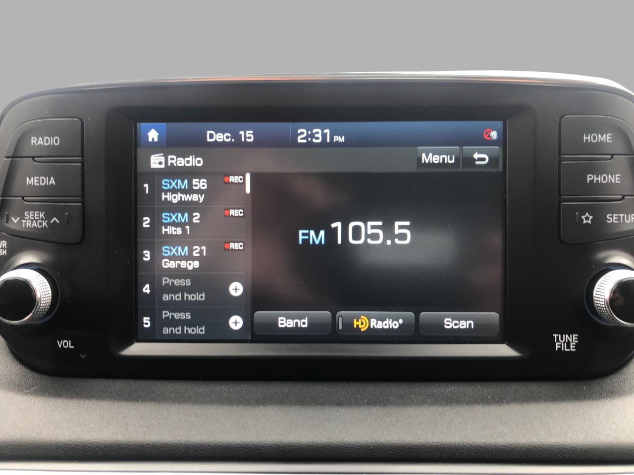 2020 Hyundai Santa Fe Preferred / B.CAM / S.ROOF / MOONROOF / WOOD TRIM Photo