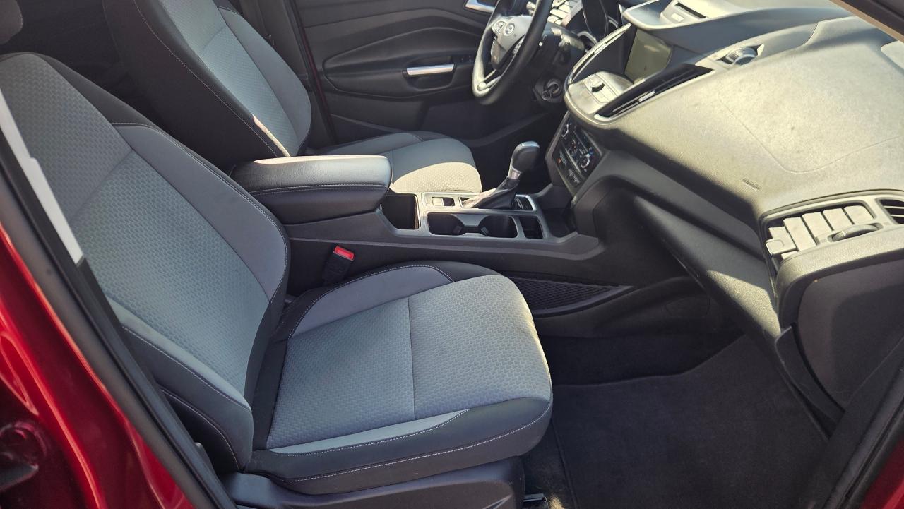 2017 Ford Escape 4WD 4dr SE 20L w/Navi/Cam - Photo #8