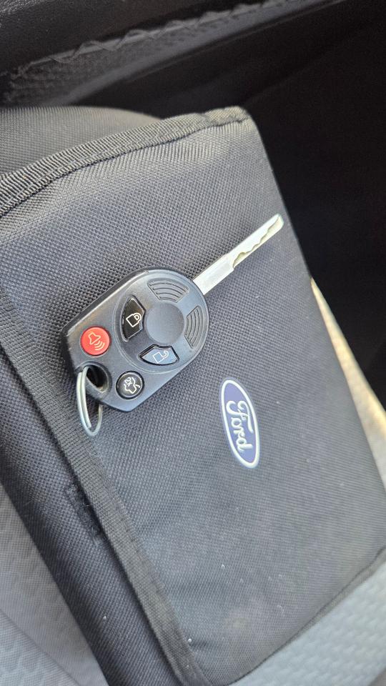 2017 Ford Escape 4WD 4dr SE 20L w/Navi/Cam - Photo #19