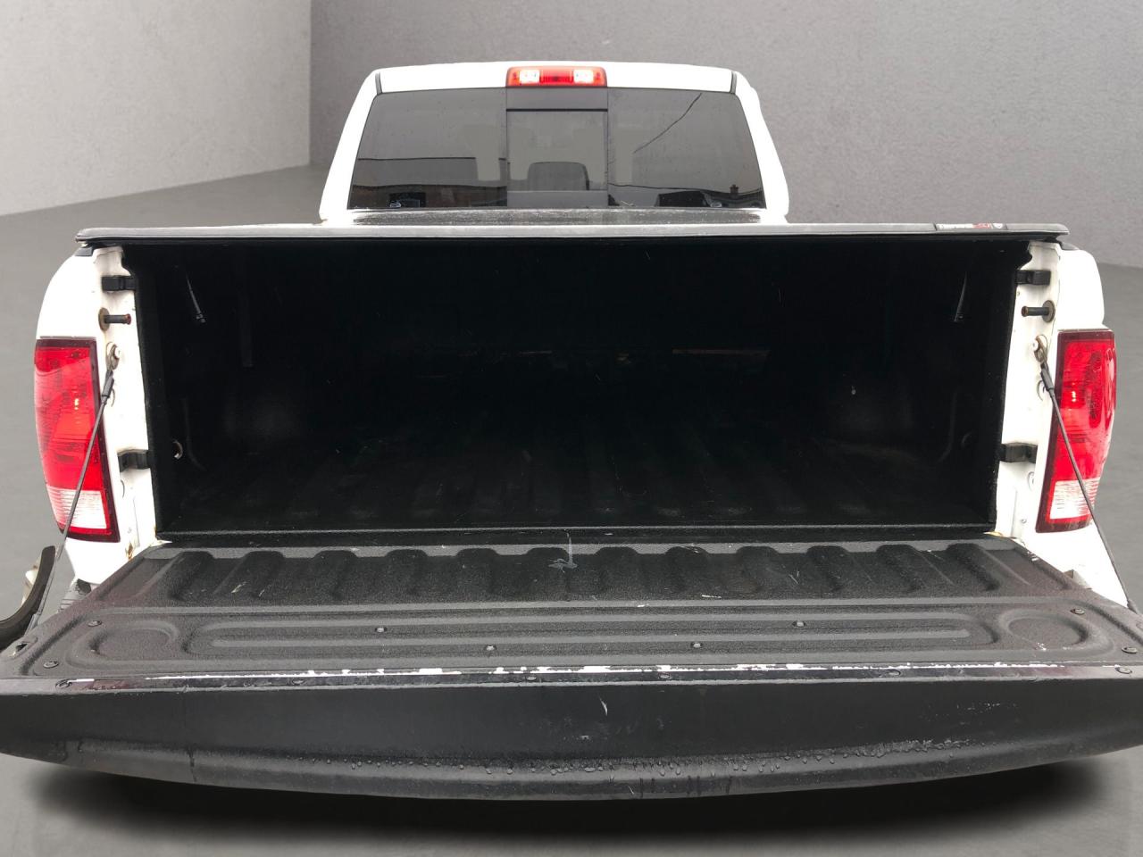 2017 RAM 1500 SLT / B.CAM / H.SEATS / 6 PASSENGER