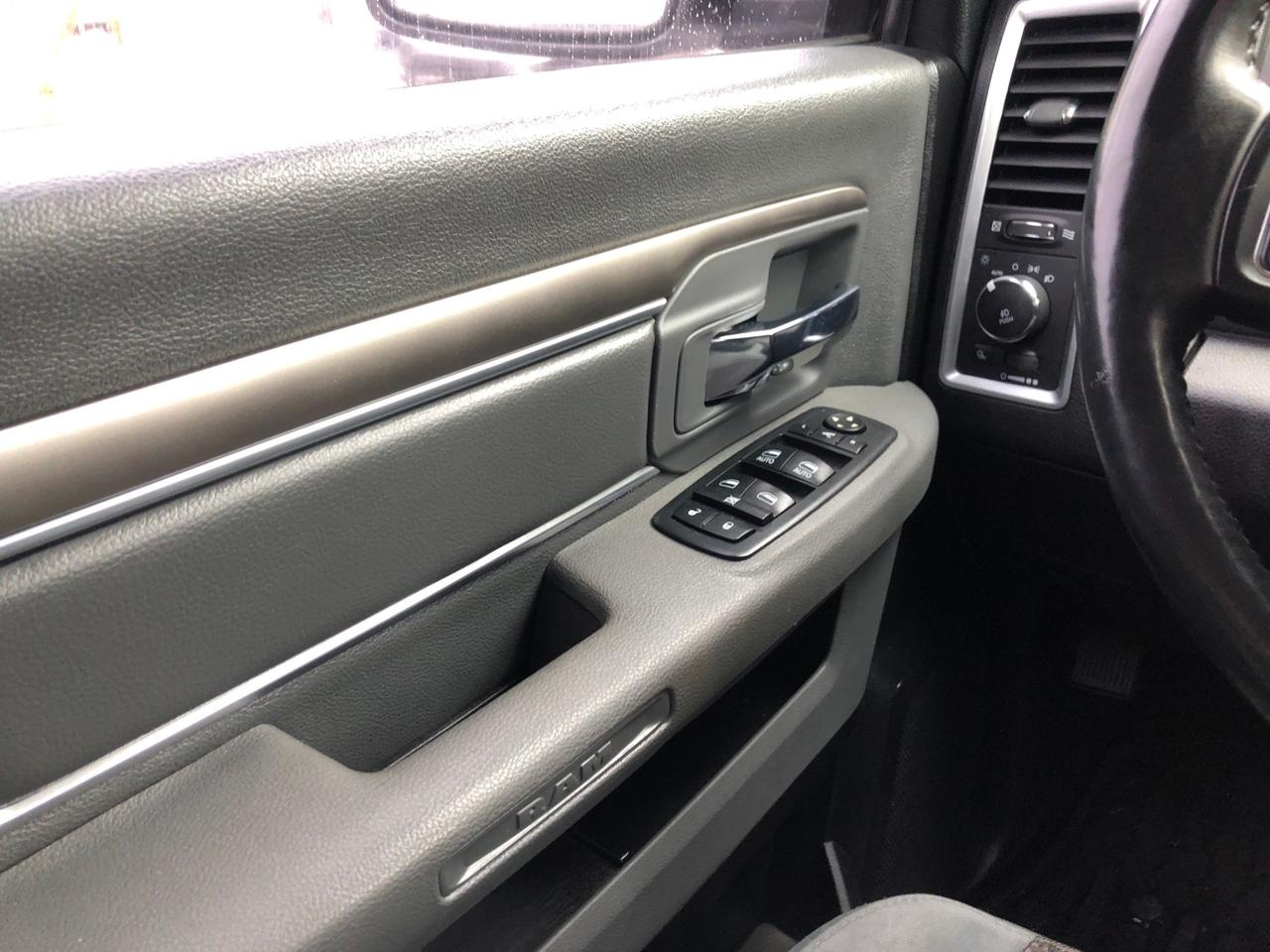 2017 RAM 1500 SLT / B.CAM / H.SEATS / 6 PASSENGER