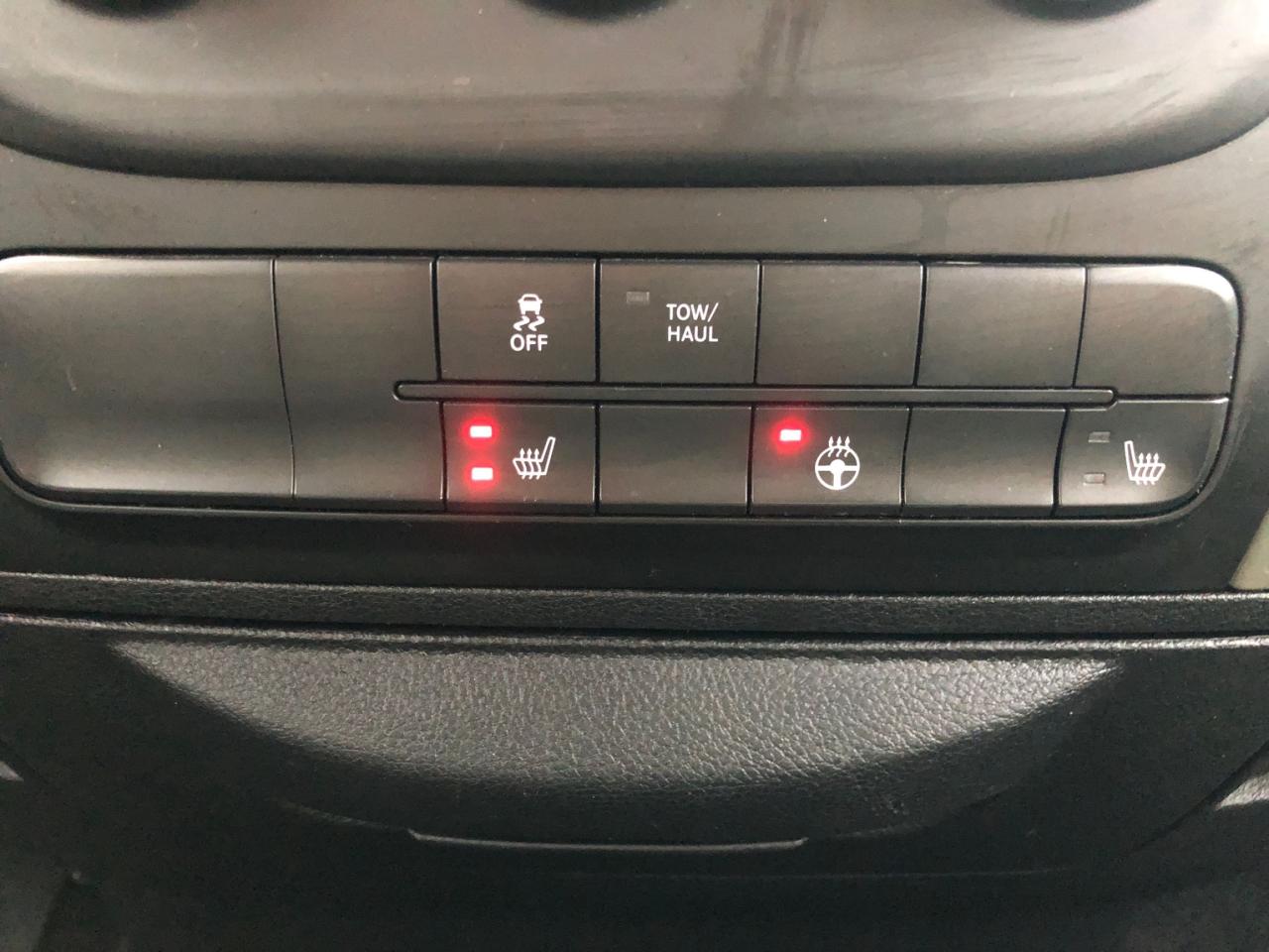 2017 RAM 1500 SLT / B.CAM / H.SEATS / 6 PASSENGER