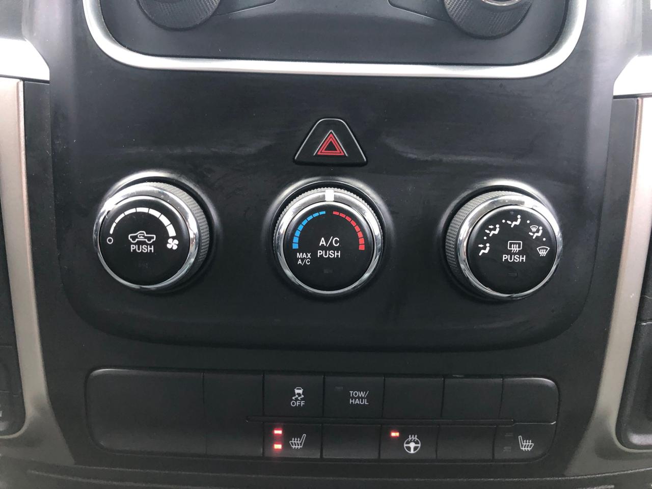 2017 RAM 1500 SLT / B.CAM / H.SEATS / 6 PASSENGER