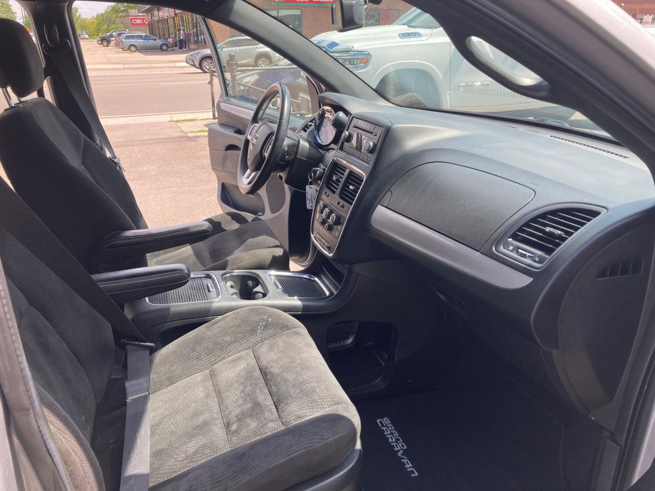 2015 Dodge Grand Caravan SXT 7SEATS FAMILY VAN FULL STOW&GO NO ACCIDENT - Photo #4