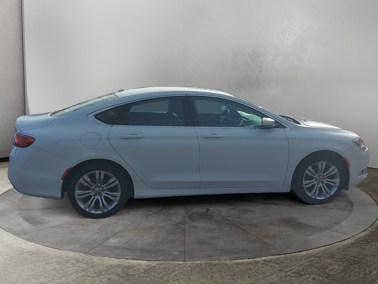 2015 Chrysler 200 Limited Photo