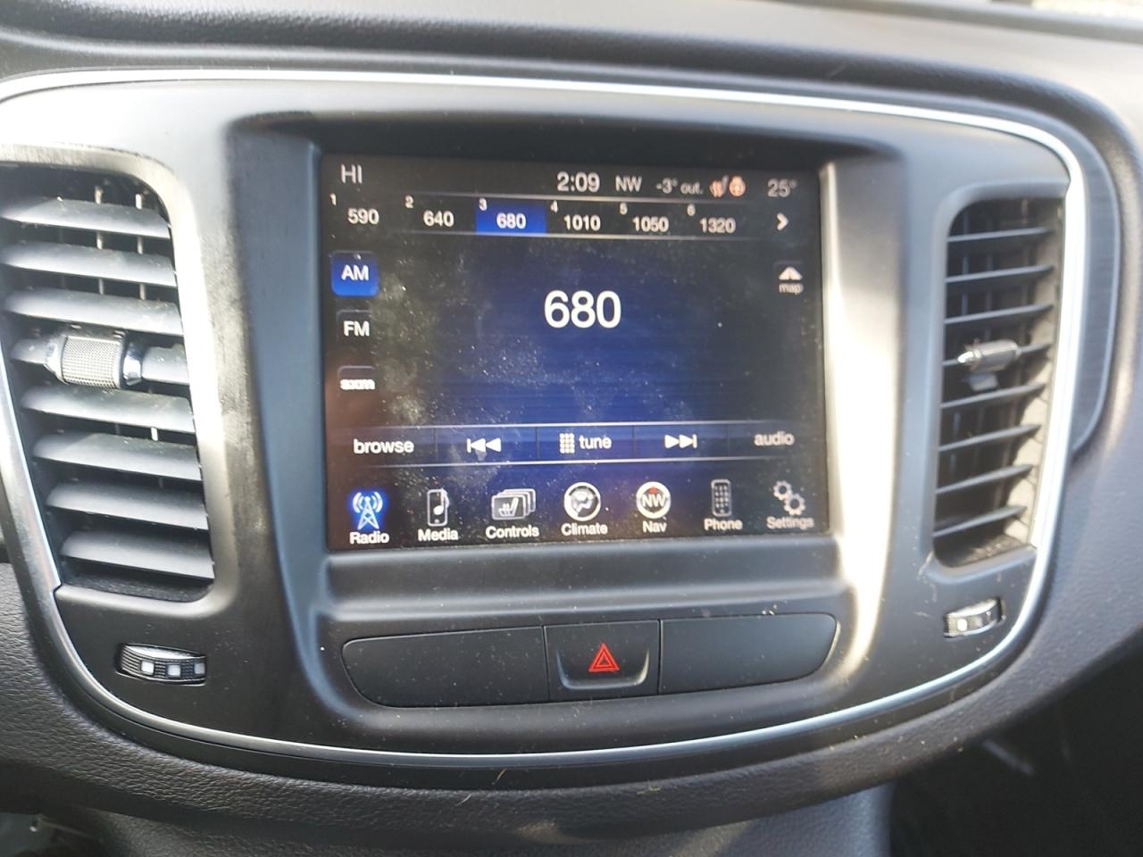 2015 Chrysler 200 Limited Photo