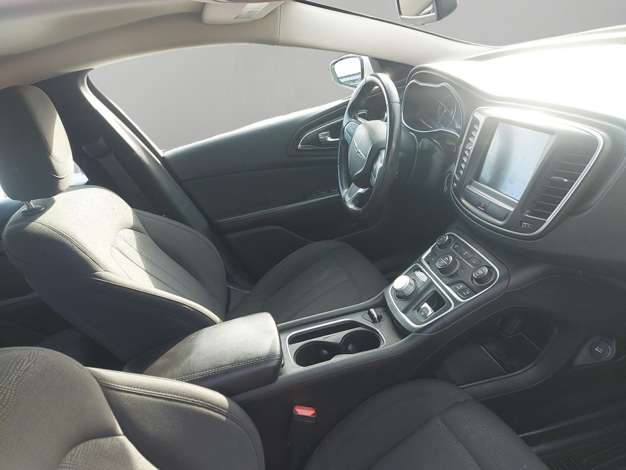 2015 Chrysler 200 Limited Photo